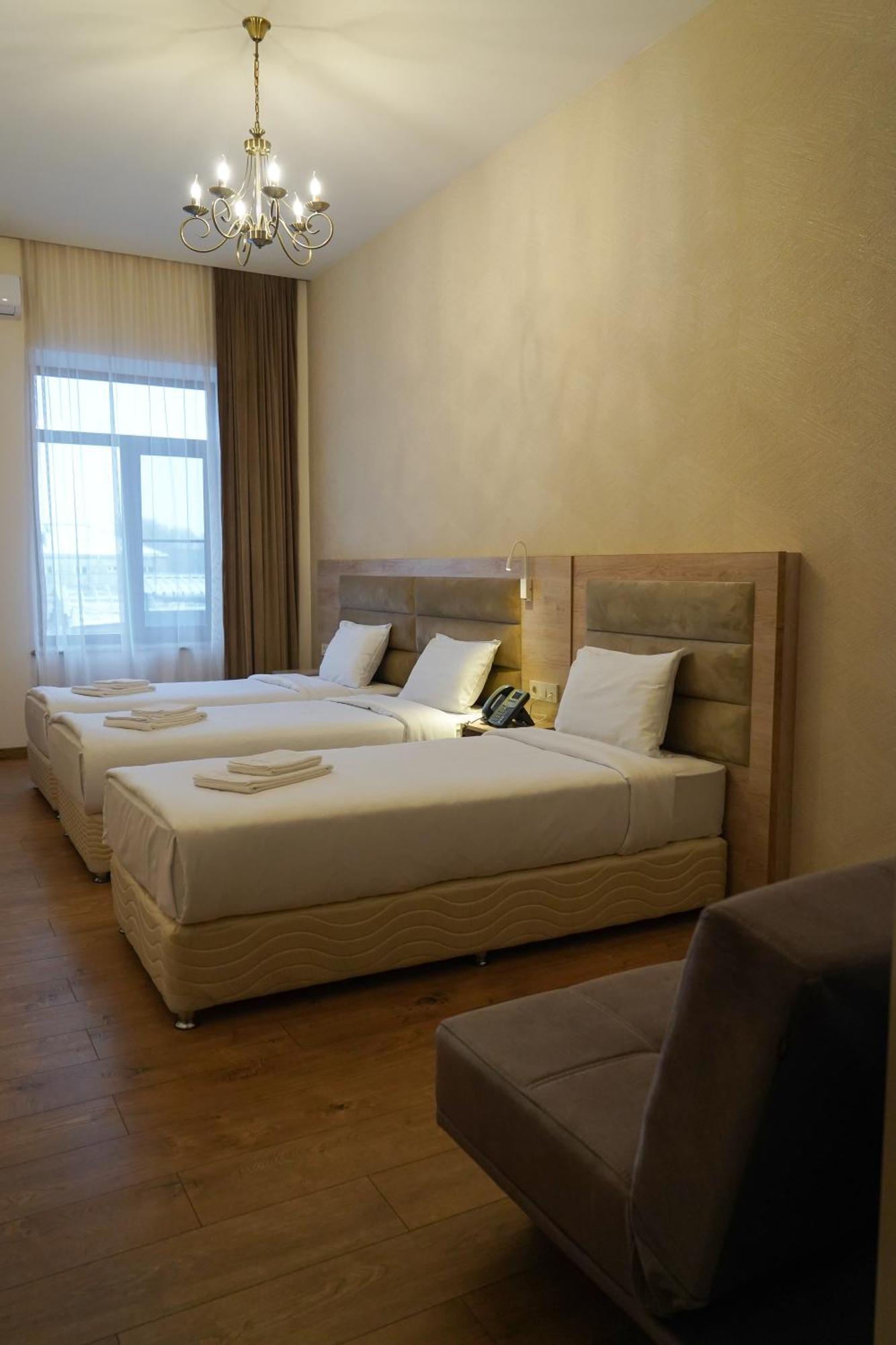 Kuma Hotel ギュムリ エクステリア 写真