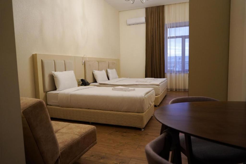 Kuma Hotel ギュムリ エクステリア 写真